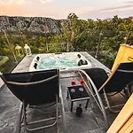 Summer House Nika With Jacuzzi Ferienhaus *