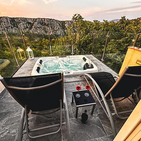 Summer House Nika With Jacuzzi 펜션 *